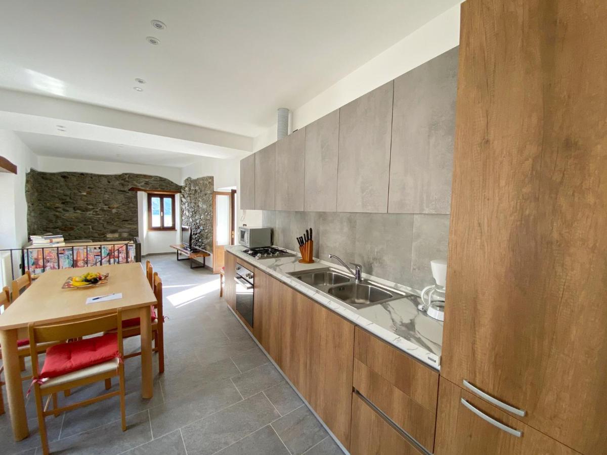 Independent Stone House With Lake View ムッソ エクステリア 写真
