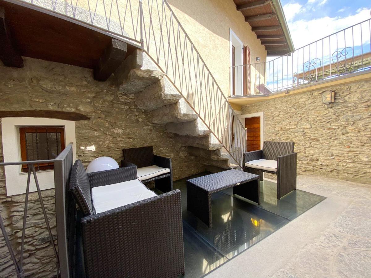 Independent Stone House With Lake View ムッソ エクステリア 写真