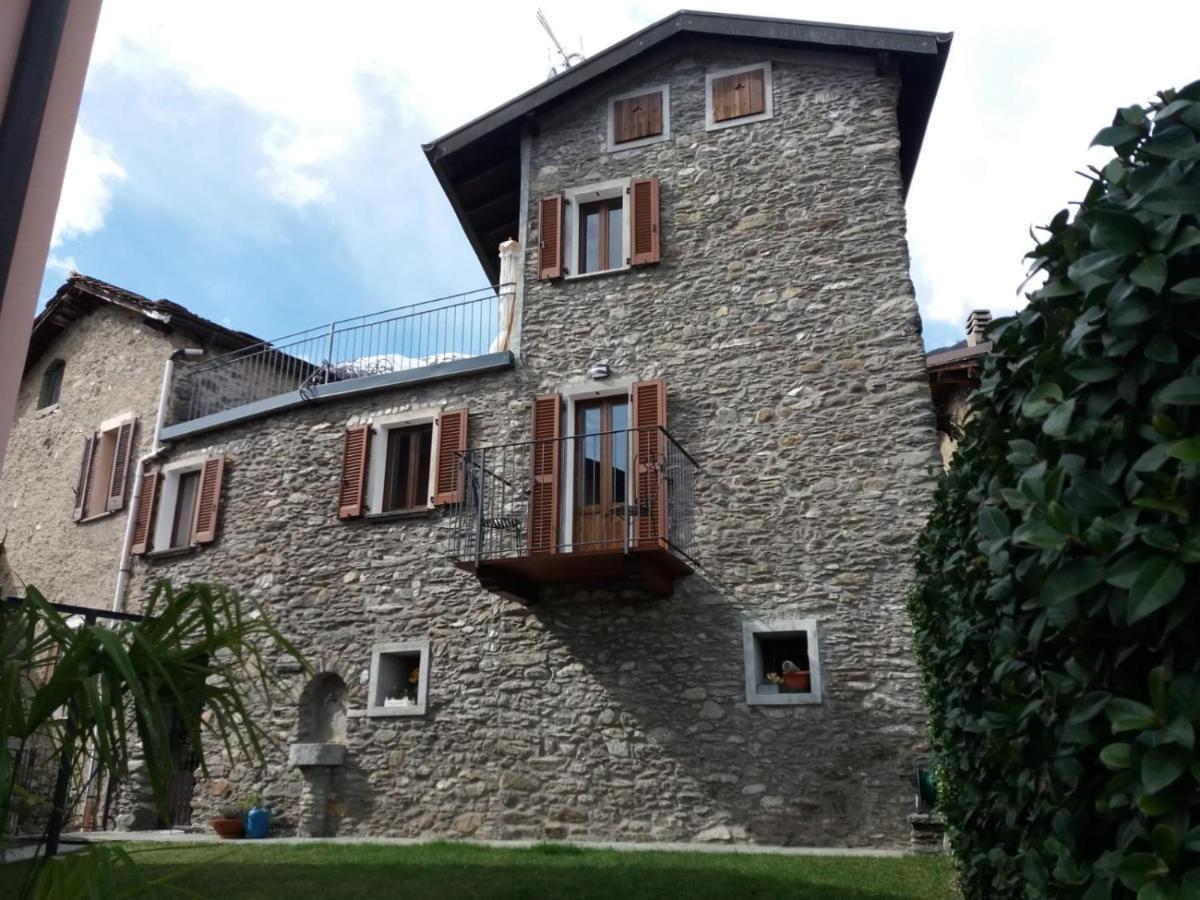 Independent Stone House With Lake View ムッソ エクステリア 写真