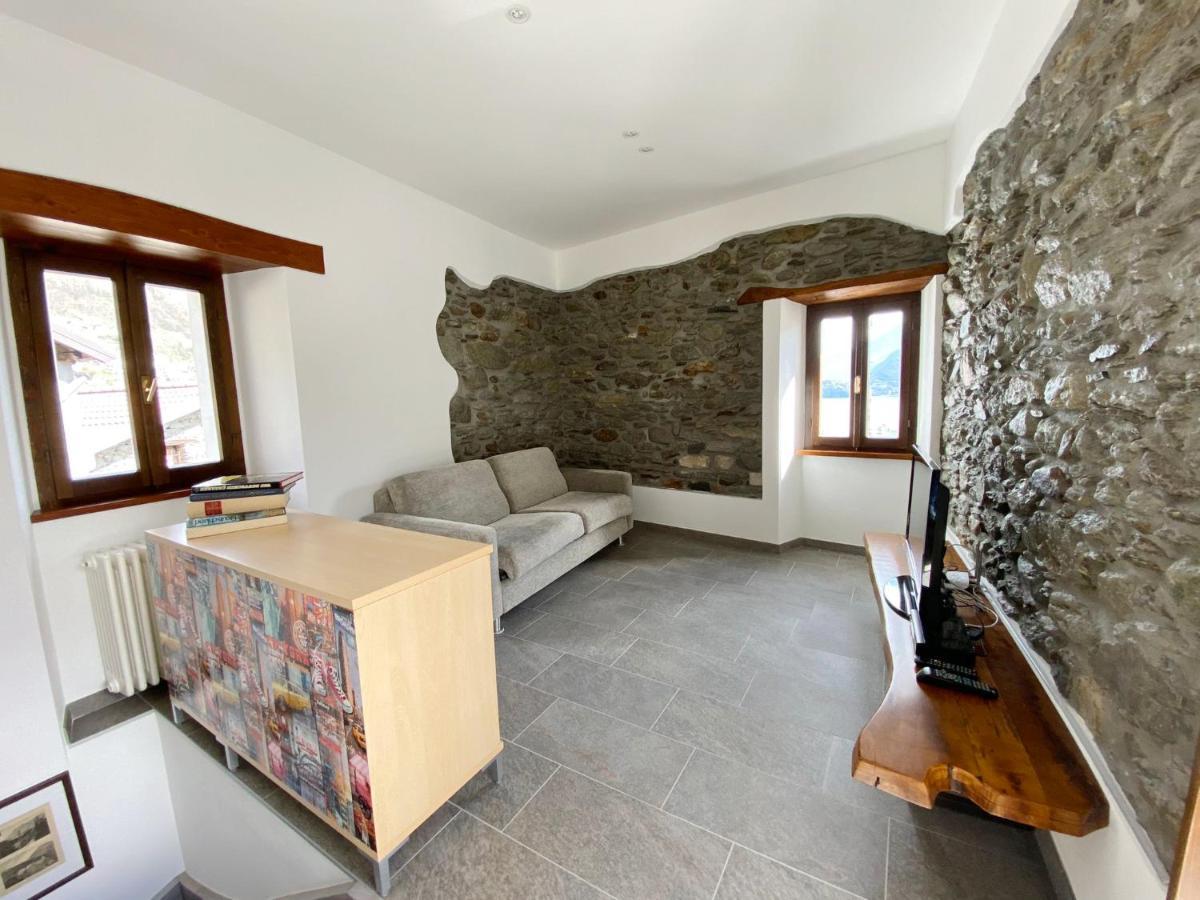 Independent Stone House With Lake View ムッソ エクステリア 写真