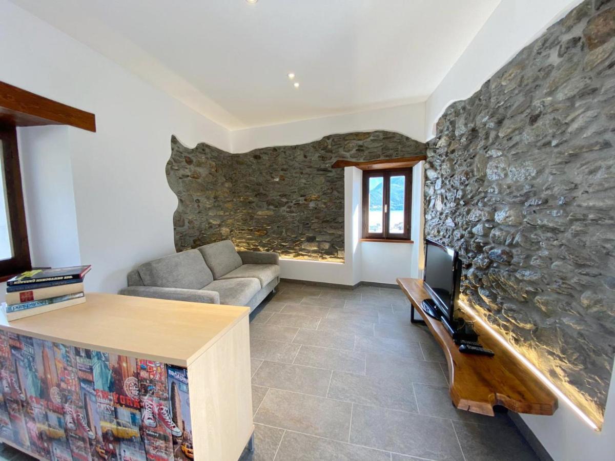 Independent Stone House With Lake View ムッソ エクステリア 写真