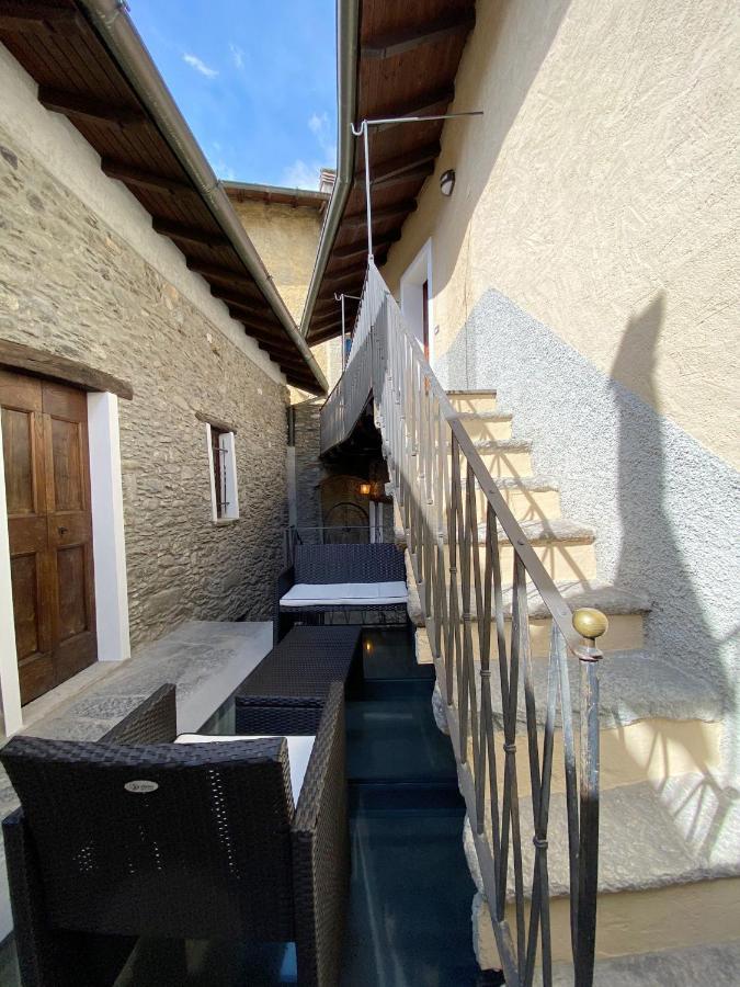 Independent Stone House With Lake View ムッソ エクステリア 写真