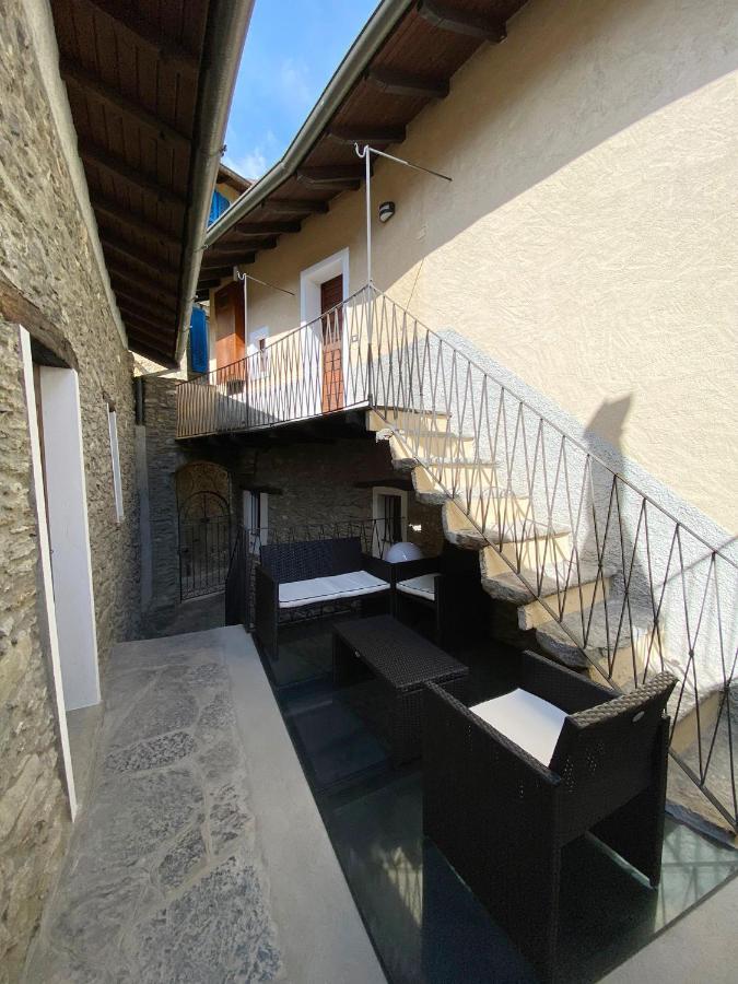 Independent Stone House With Lake View ムッソ エクステリア 写真