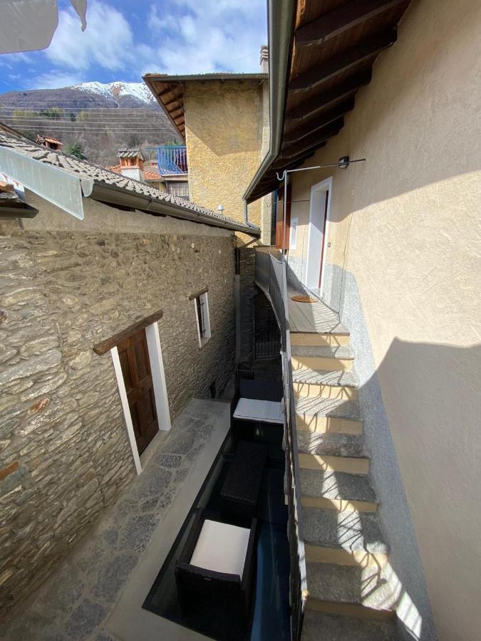 Independent Stone House With Lake View ムッソ エクステリア 写真