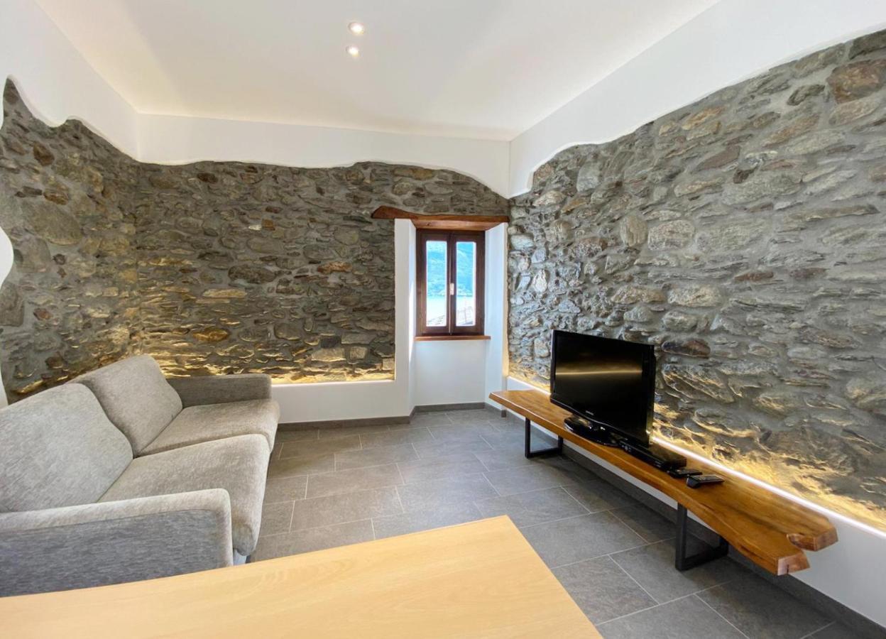 Independent Stone House With Lake View ムッソ エクステリア 写真