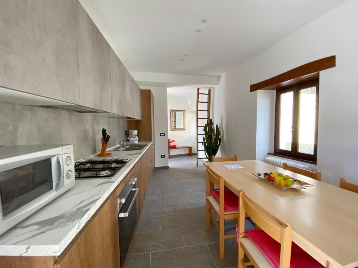 Independent Stone House With Lake View ムッソ エクステリア 写真